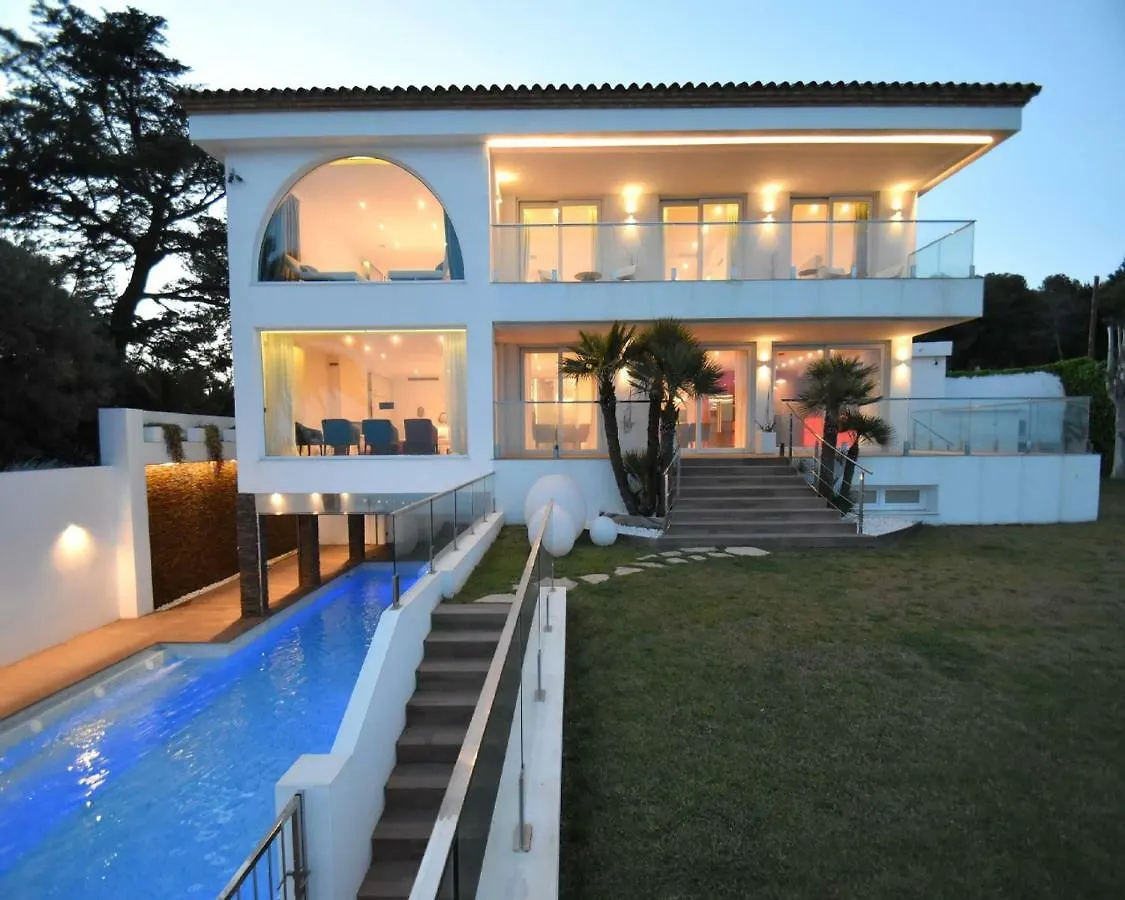 Luxury Villa Gaudi By Hlclub Agency Vilanova i la Geltru