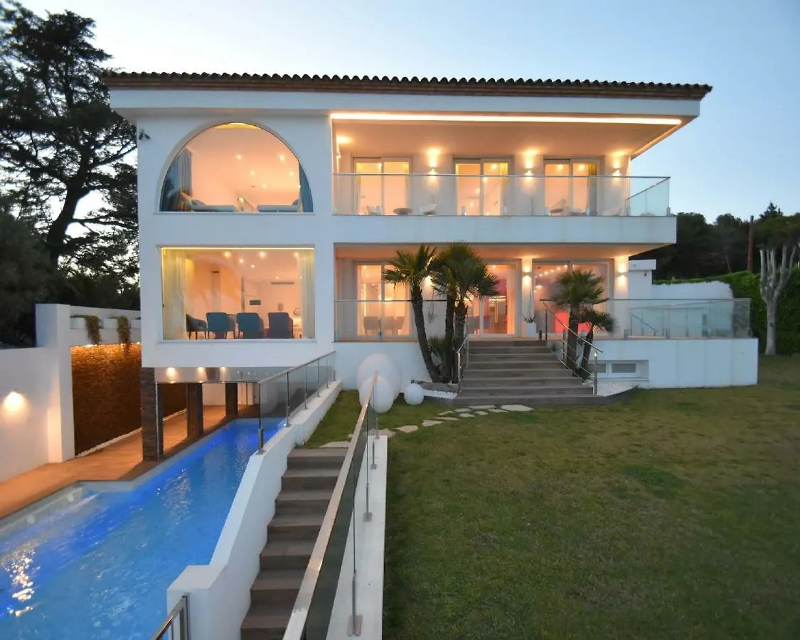Luxury Villa Gaudi By Hlclub Agency Vilanova i la Geltru